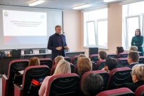 ​Губернатор Юрий Бездудный встретился с педагогическим сообществом региона